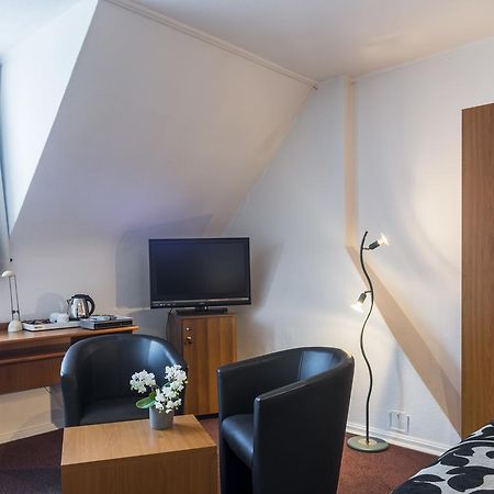Hostellerie Lou Pahou Ronse Exterior photo