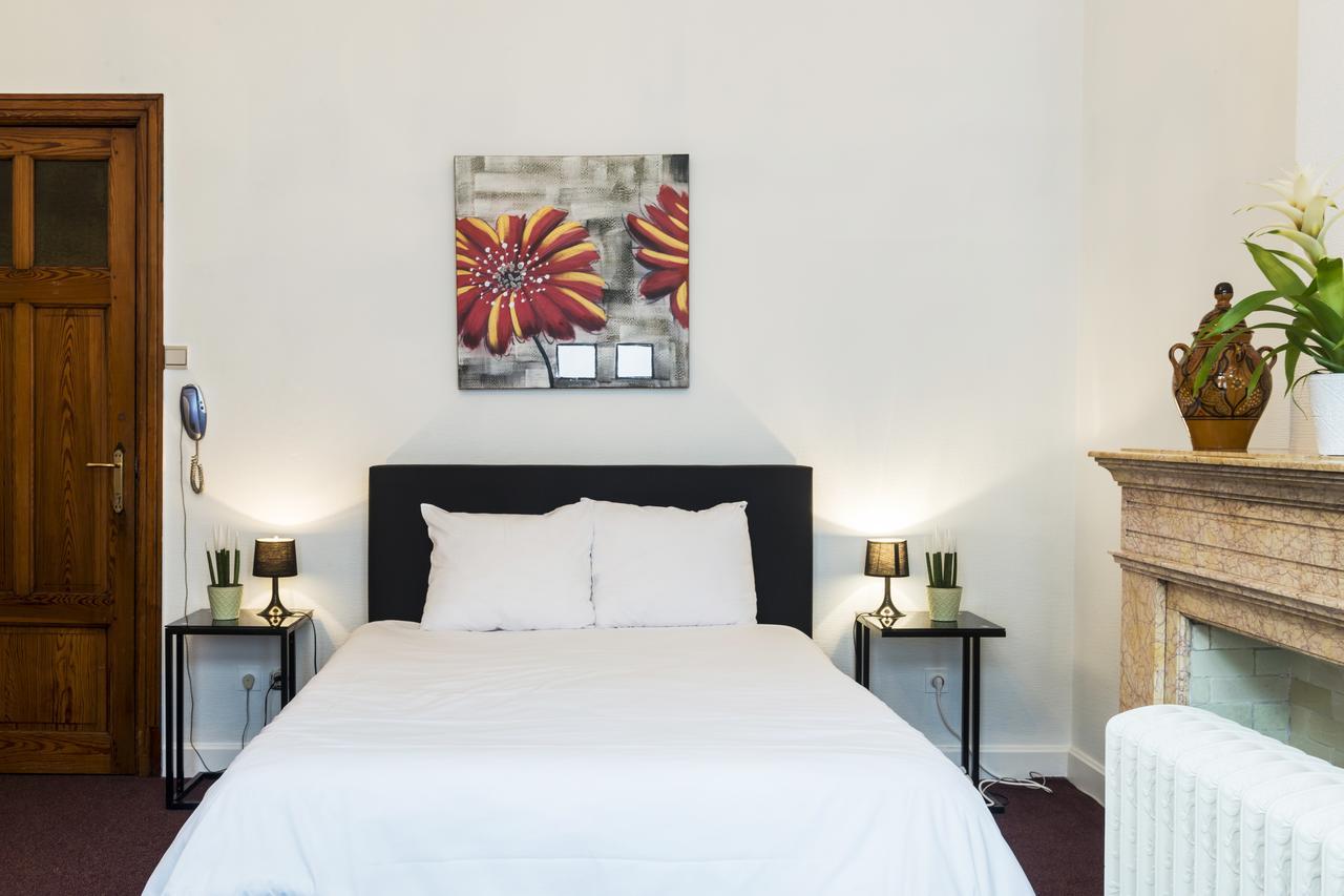 Hostellerie Lou Pahou Ronse Exterior photo