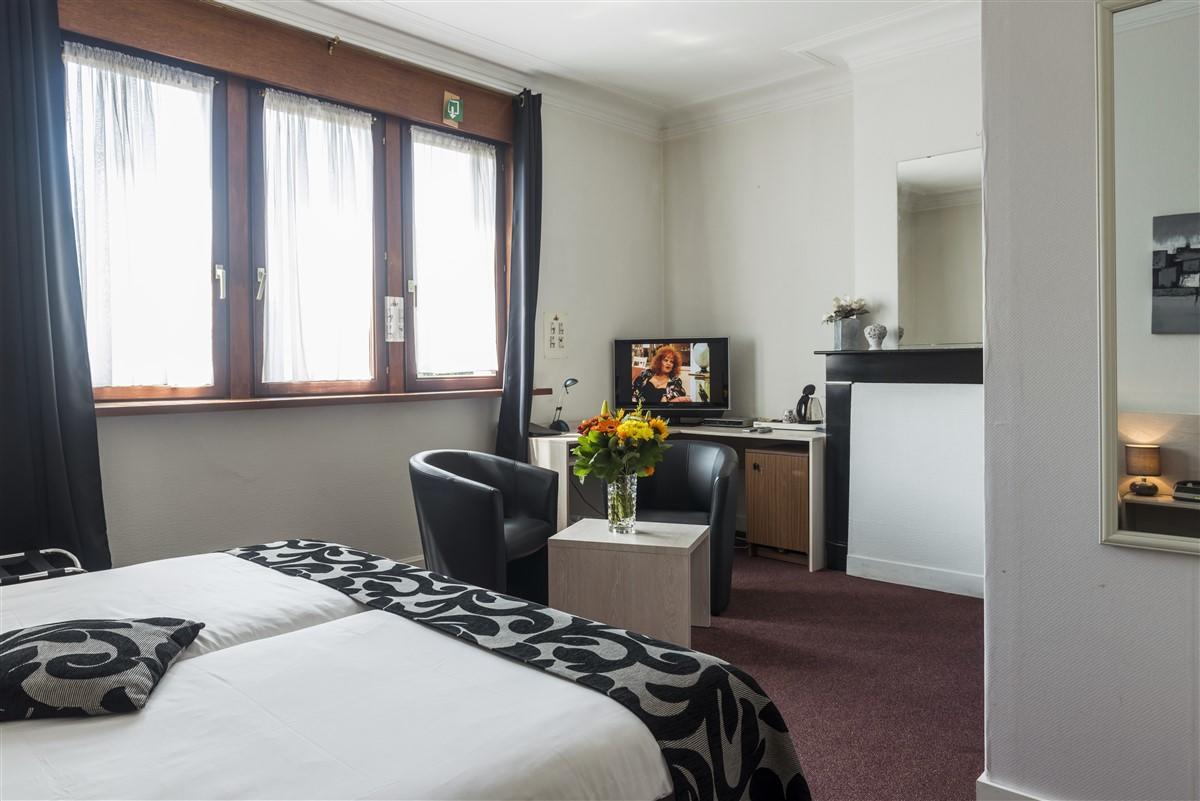 Hostellerie Lou Pahou Ronse Exterior photo